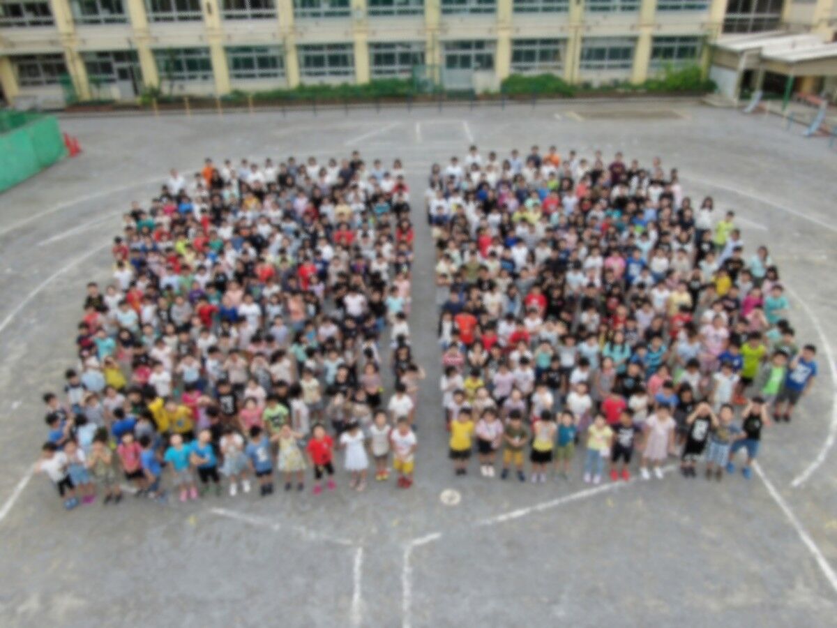 学校・企業の周年行事、人文字、集合写真のドローン撮影